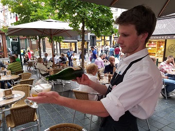 Brussels Beer Server at Poechenellekelder